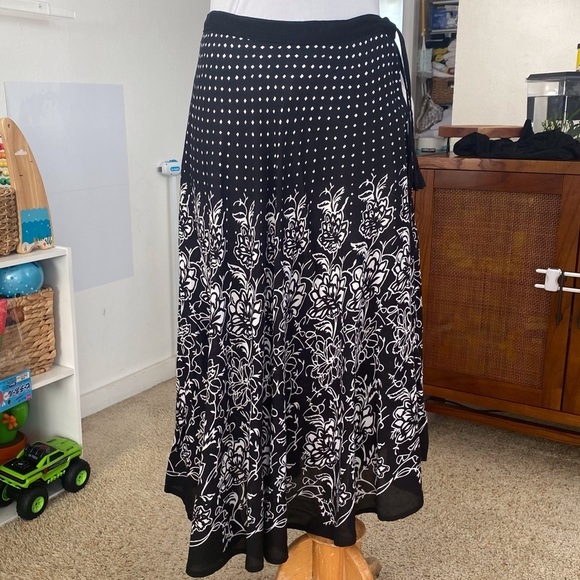 UNITY made in India beautiful like dark navy and white skirt. - Picture 1 of 10